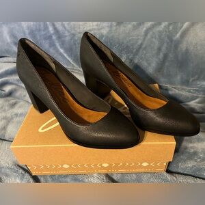Zodiac Gloria Black Leather Heels